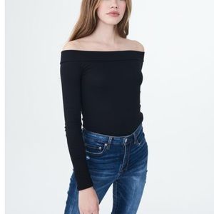 NEW WITH TAGS❤️Long sleeve black off the shoulder